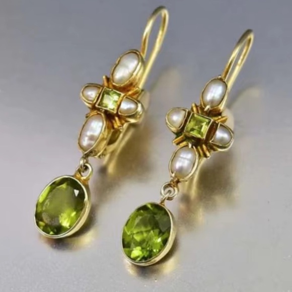 Anthro Asymmetric Green Crystal & Pearl Earrings – Gold Artistic Dangle Design - Picture 6 of 9
